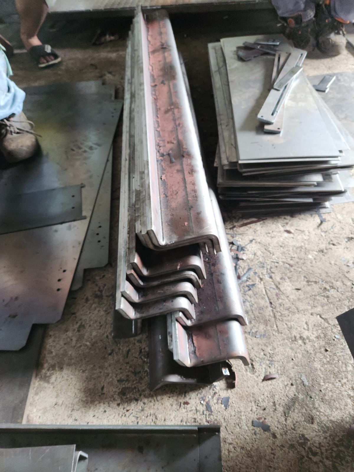 Bending Plat — AEK POHON PIDOLI